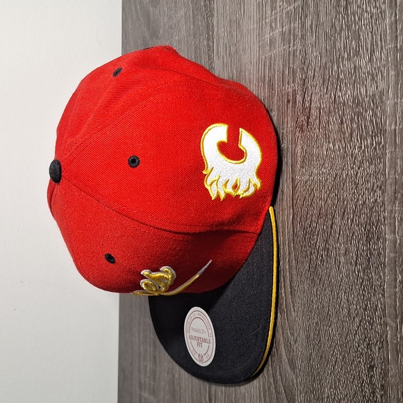 CALGARY FLAMES NHL Mitchell & Ness Hockey Snapback (Adjustable) - Picture 2 of 8